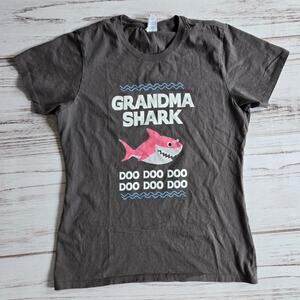 Gray Grandma Shark Tee Shirt sz M